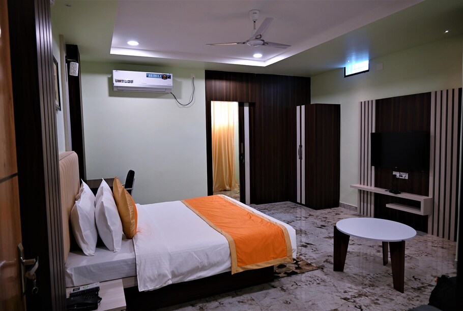 Executive Suit Room2